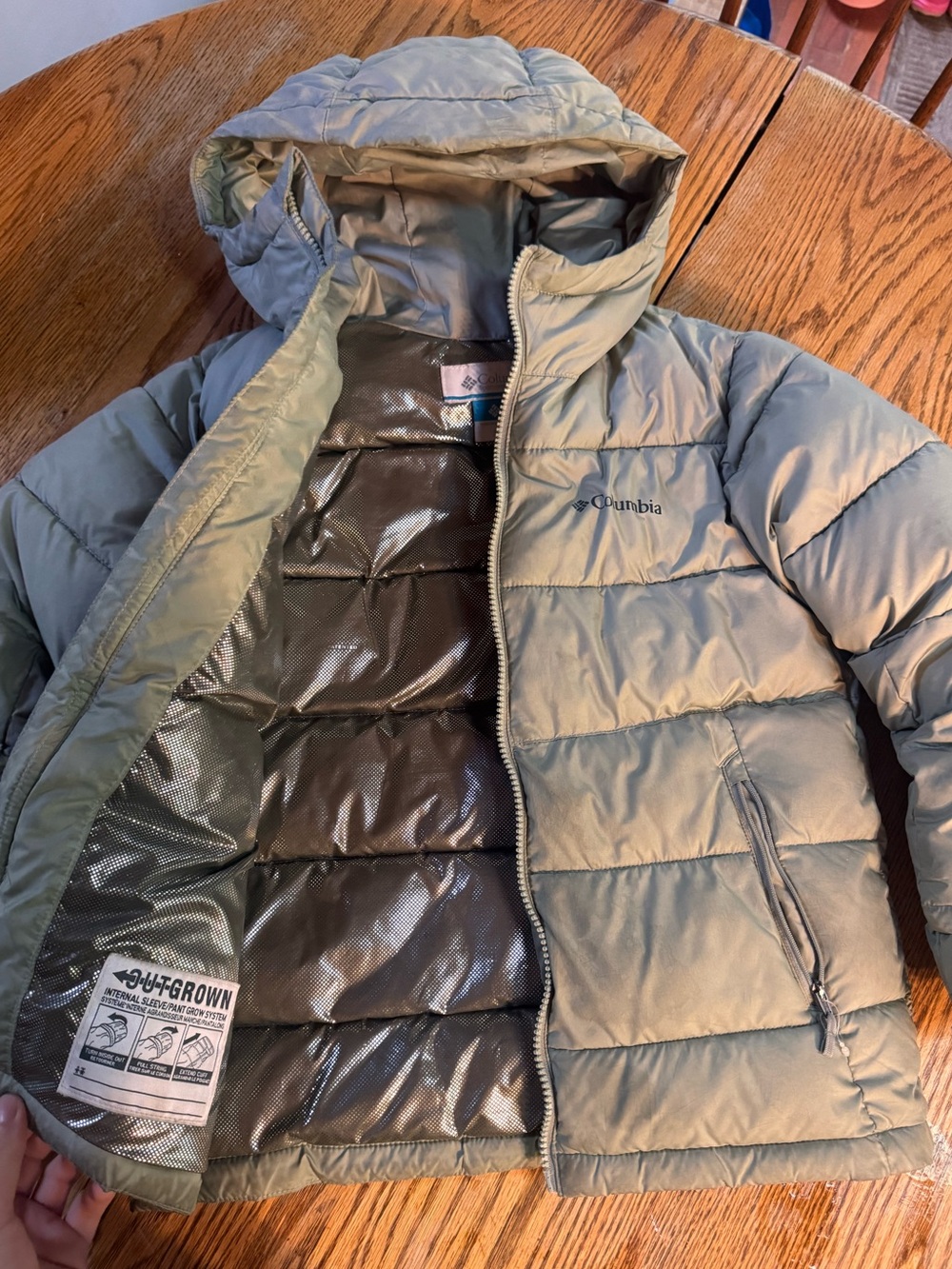 Columbia
Pike Lake II Hooded Jacket - Kids' size 8